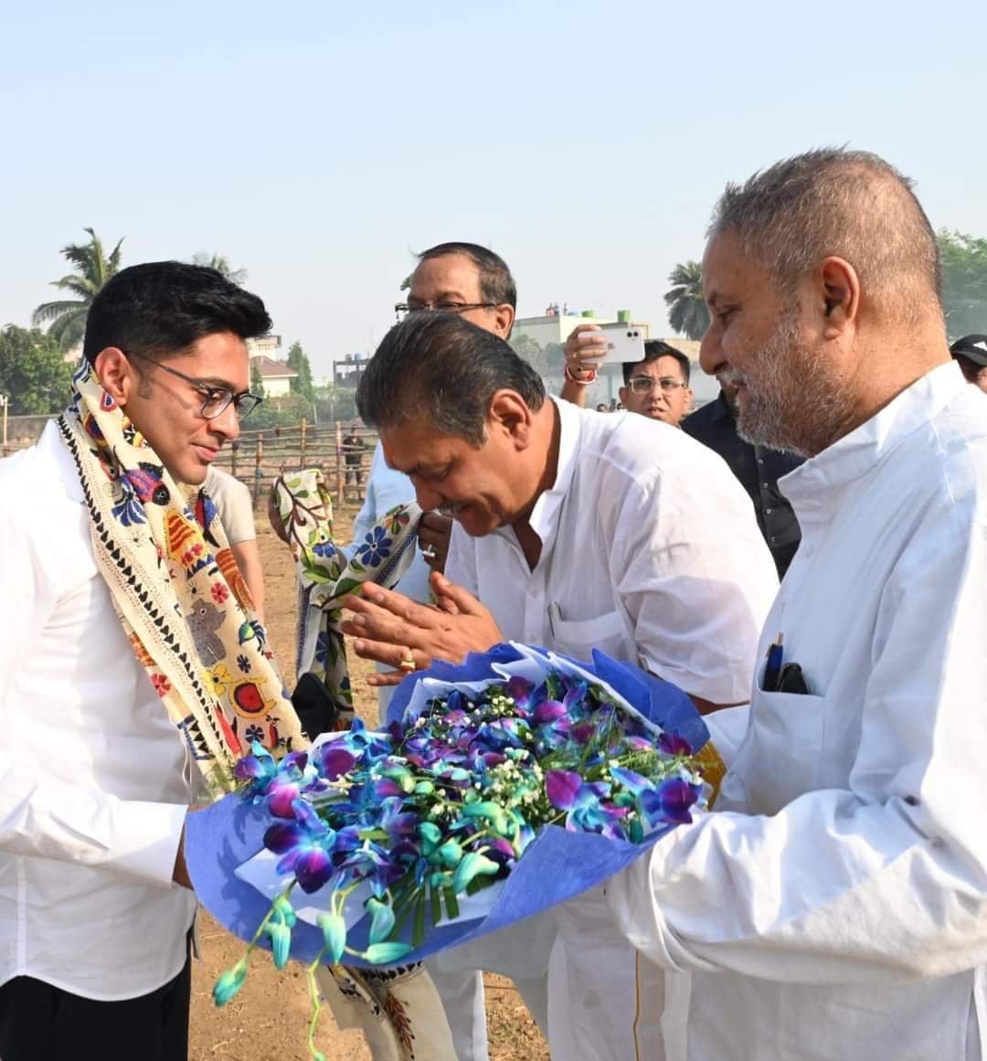তৃণমূল কংগ্রেসের প্রার্থী শত্রুঘ্ন সিনহার সমর্থনে রানীগঞ্জের সিহারশোল রাজ ময়দানে, শুক্রবার সভা করলেন তৃণমূলের সর্বভারতীয় সাধারণ সম্পাদক অভিষেক বন্দ্যোপাধ্যায়