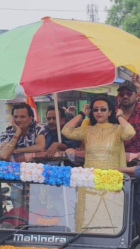 আসন্ন লোকসভা নির্বাচনে শত্রুঘ্ন সিনহার সমর্থনে টলিউডের খ্যাতনামা নায়িকা কৌশানি মুখার্জীর প্রচার