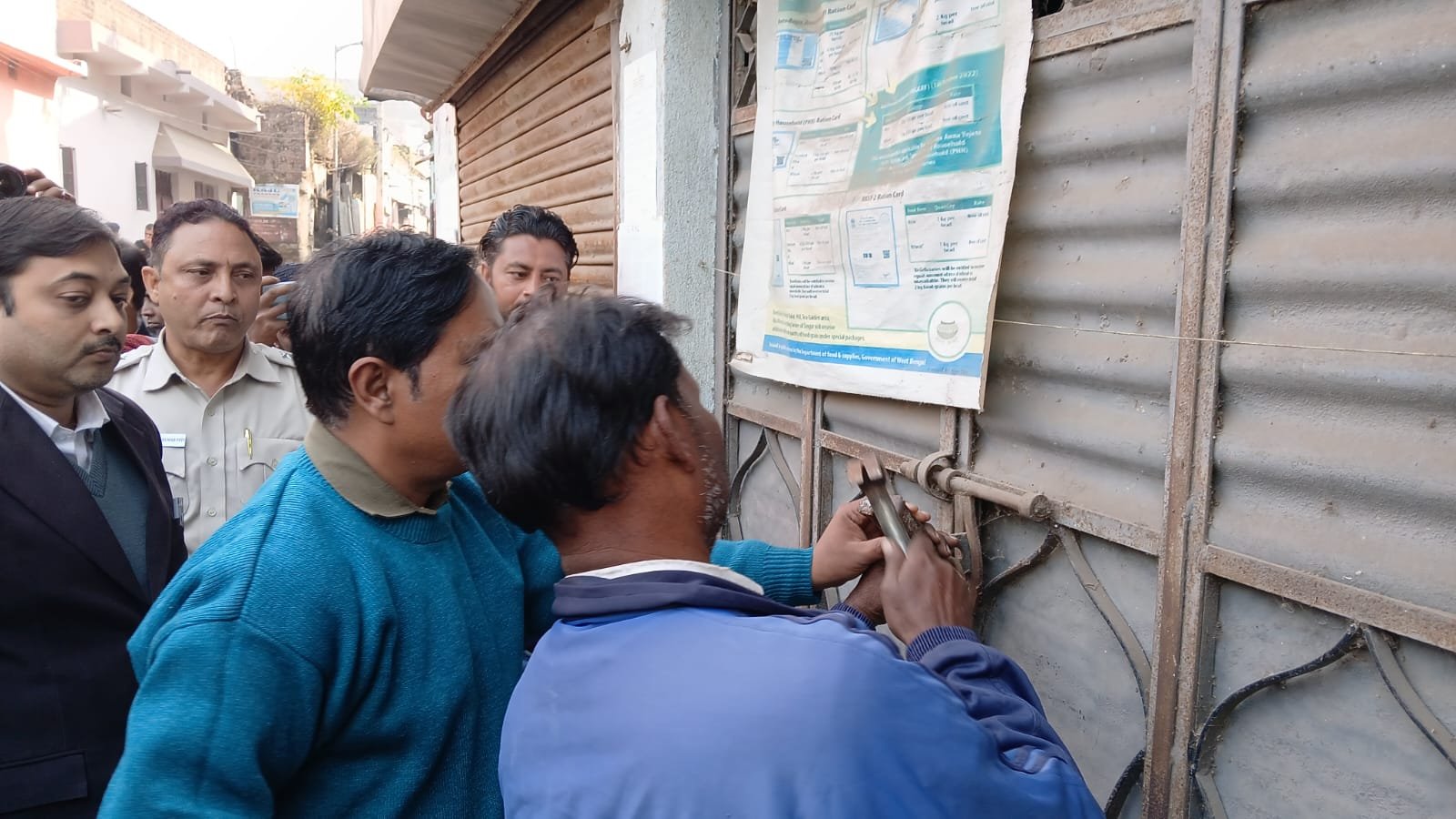 কুলটি পাতিয়ানা মহল্লা এলাকায় বসত বাড়ি সিল করলো ব্যাঙ্ক