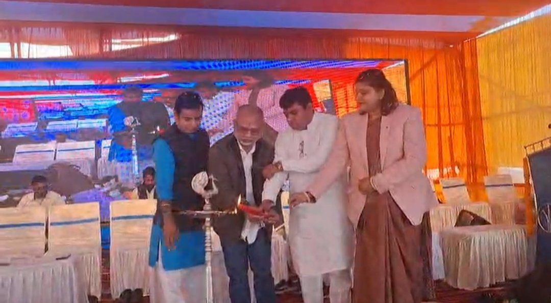 সমাজসেবী ও বিজেপি নেতা কৃষ্ণ প্রসাদের নেতৃত্বে আসানসোলের কল্লা মোড়ে ৫০১ কন্যার গণবিবাহের জন্য রেজিস্ট্রেশন প্রক্রিয়া আনুষ্ঠানিকভাবে শুরু