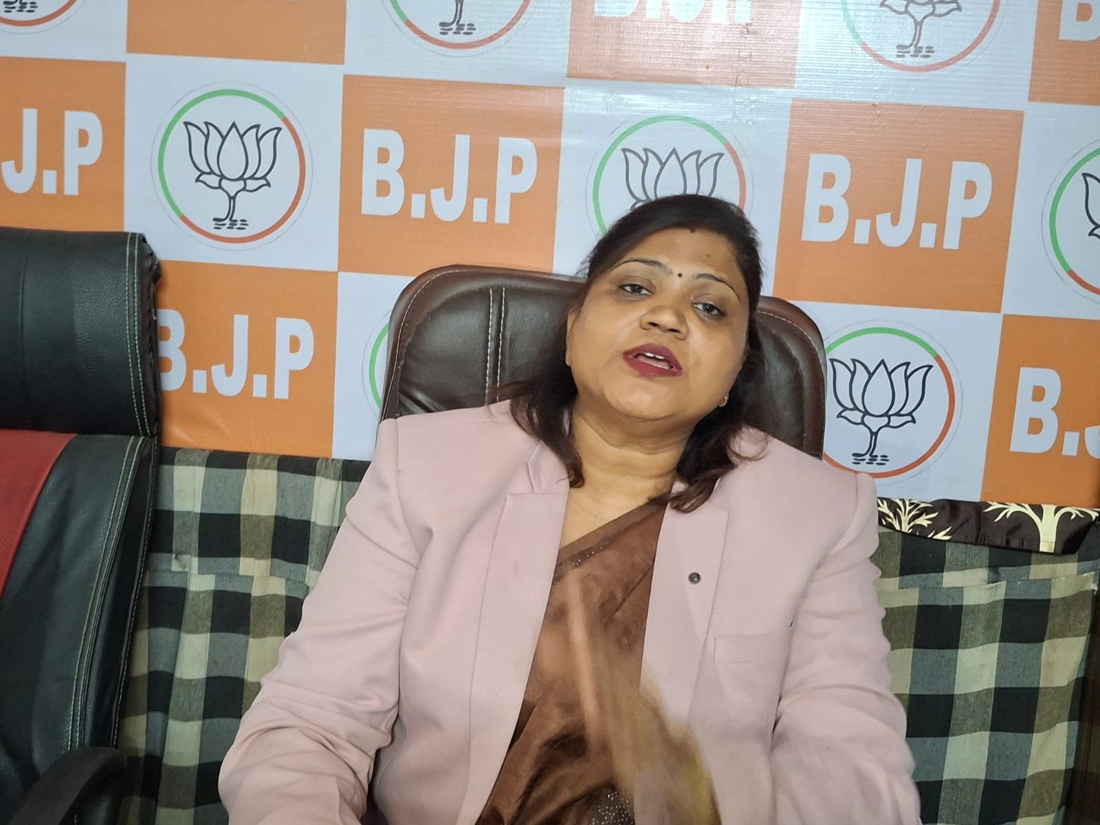 Raniganj assembly area is far away from development work, not only roads, electricity and water but many people are also deprived of government schemes, Asha Sharma