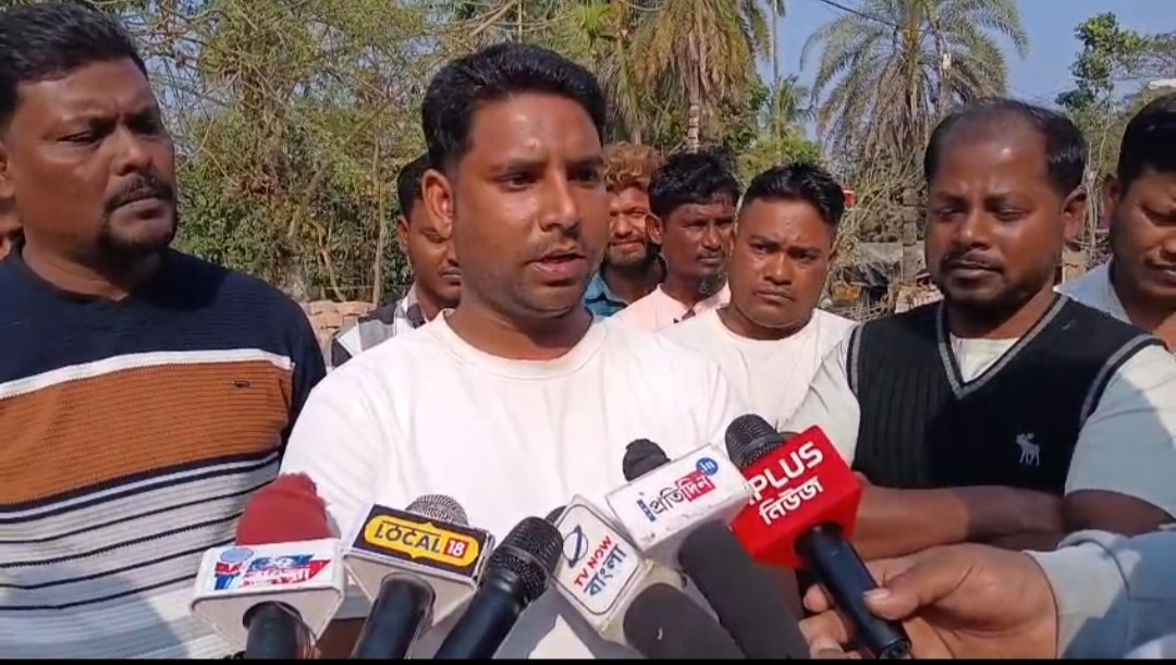 হাসনাবাদে তৃণমূল নেতার বিরুদ্ধে অ্যাম্বুলেন্স চুরি করে বিক্রির অভিযোগ, ক্ষোভে এলাকাবাসী
