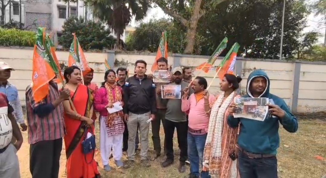 বিজেপির অস্থায়ী দলীয় কার্যালয় চুরির অভিযোগ, তৃণমূলের বিরুদ্ধে সরব বিজেপি কর্মীরা
