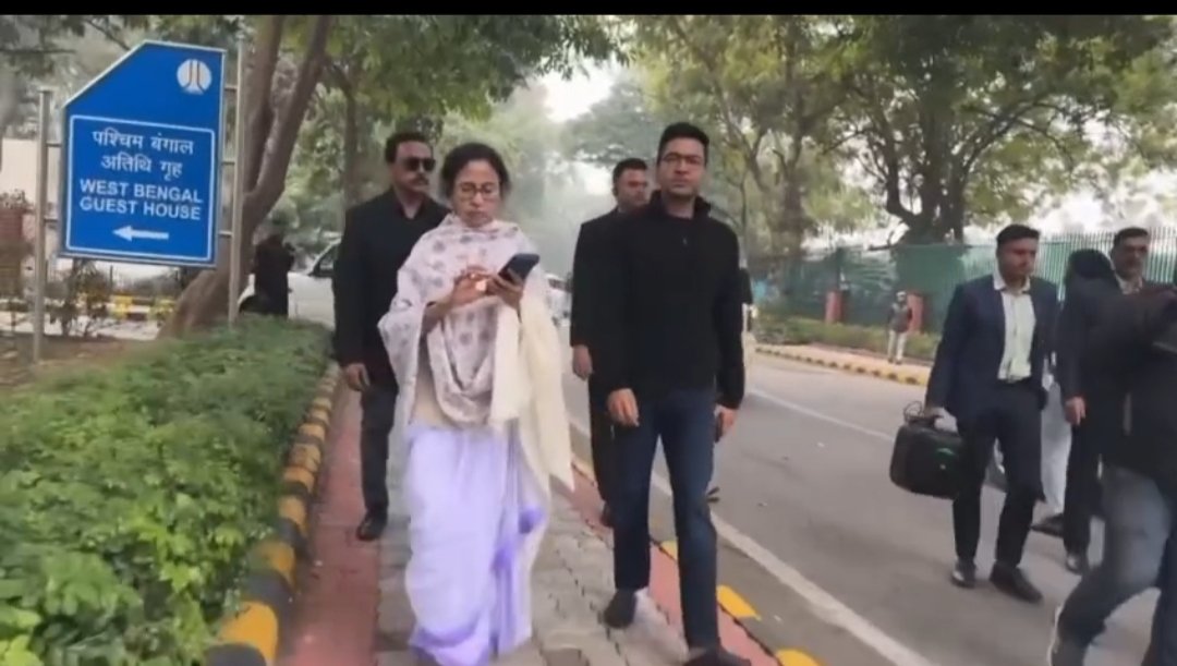SIR ইস্যুতে নির্বাচন কমিশনের সঙ্গে বৈঠকে মুখ্যমন্ত্রী মমতা ব্যানার্জি