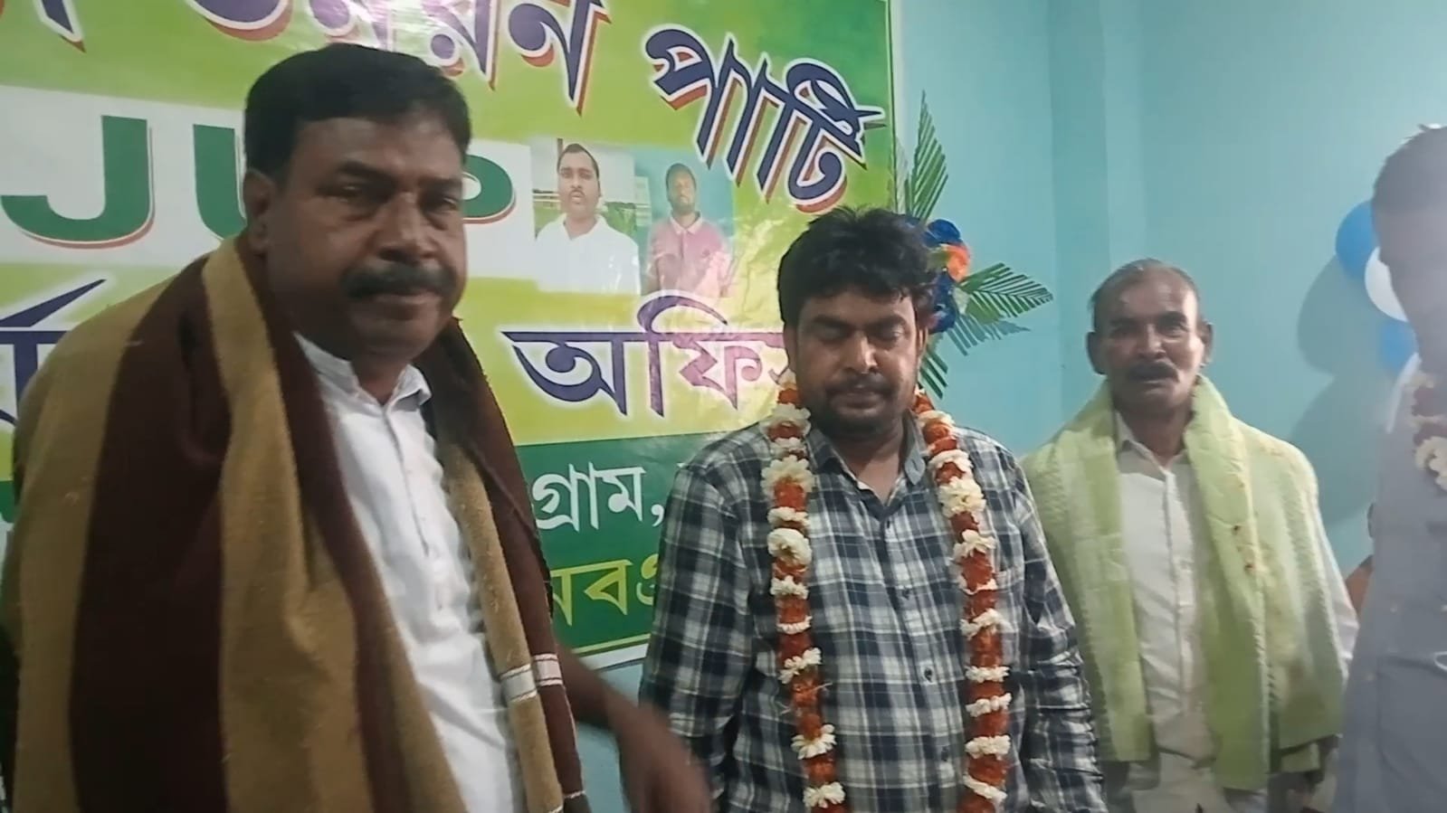 মাধ্যমিক পরীক্ষার মাঝেই প্রশাসনিক বিধি মেনে নবগ্রামে জনতা উন্নয়ন পার্টির কার্যালয় উদ্বোধন