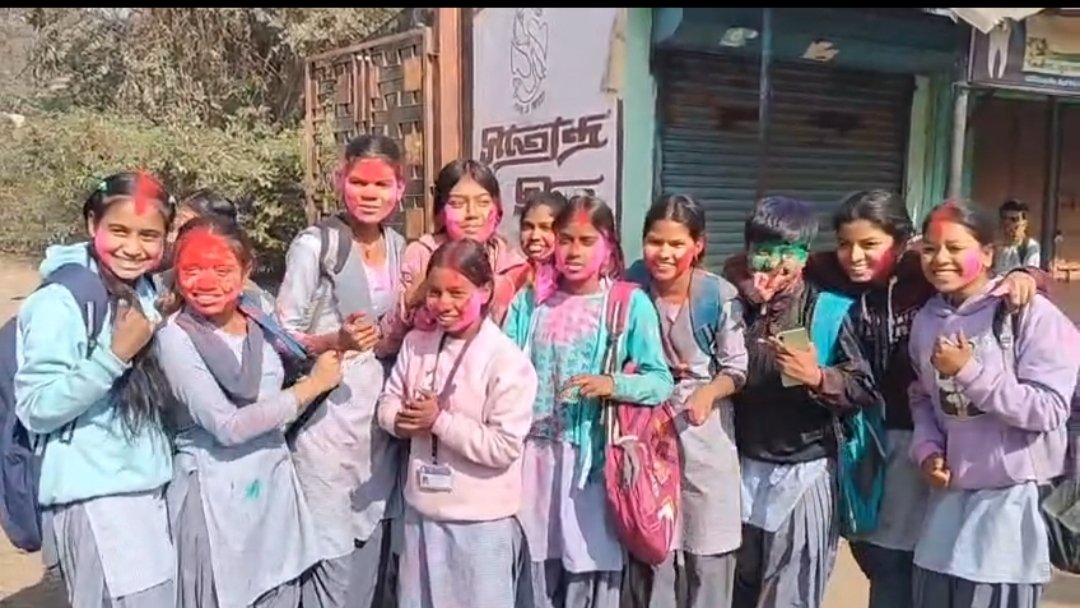 পরীক্ষা শেষ হতেই পরীক্ষার্থীদের মধ্যে দেখা যায় উচ্ছ্বাস ও স্বস্তির আবহ