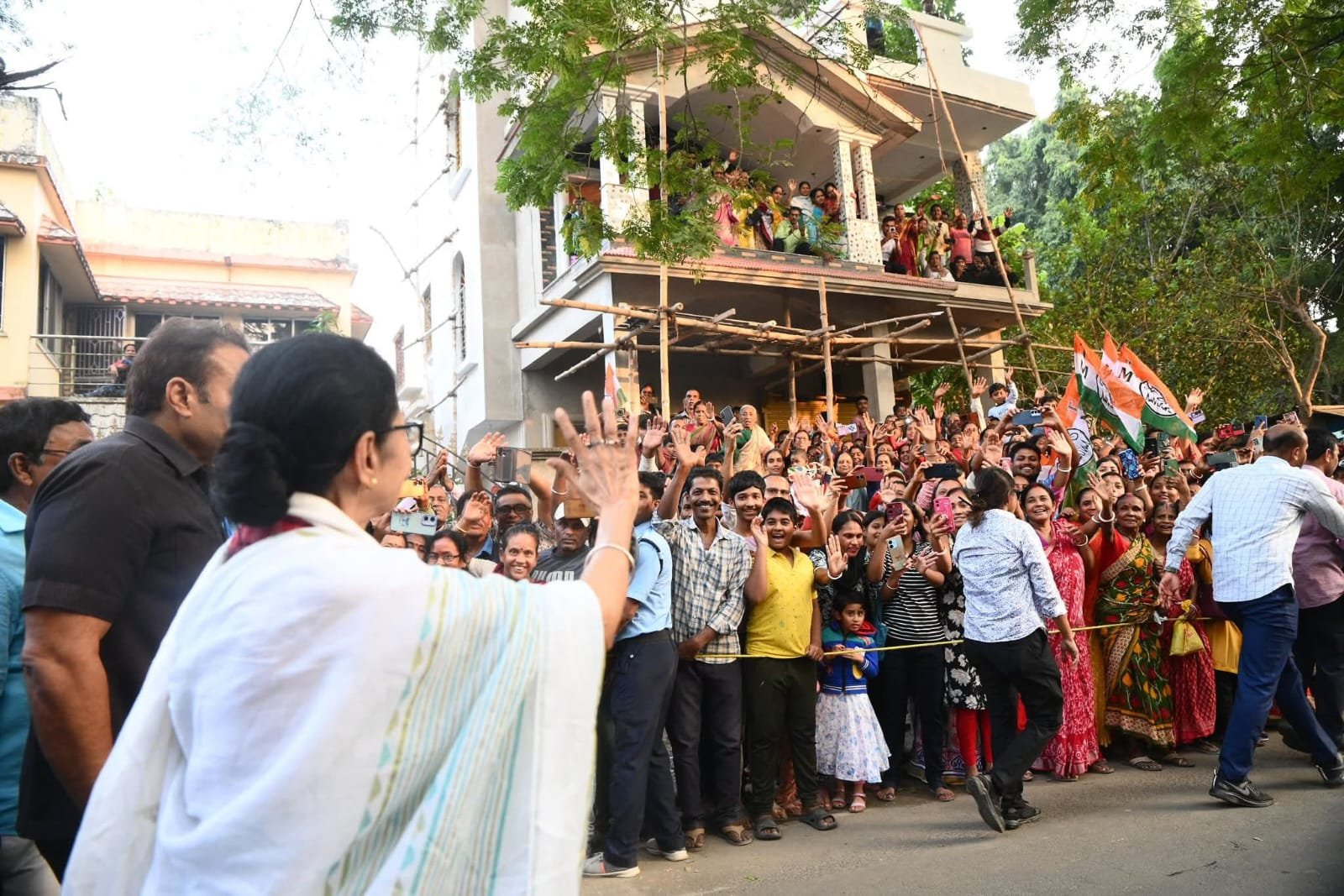 এসআইআর ইস্যুতে সরব তৃণমূল, কৃষকদের জন্য ৪০০০ টাকা সহায়তার বার্তা