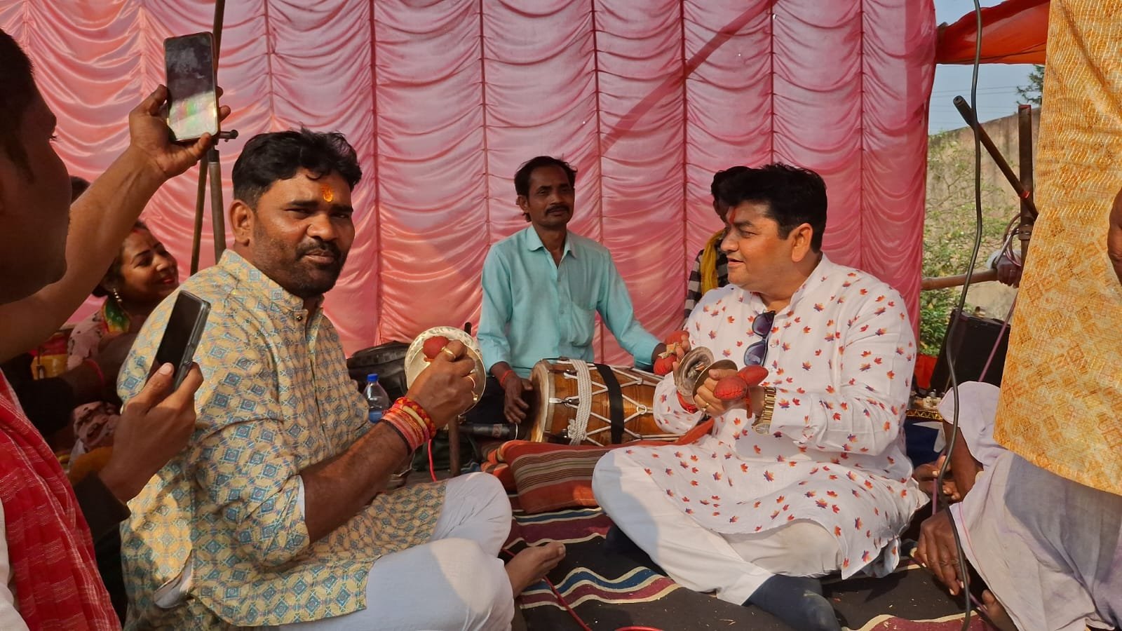 জামুড়িয়ার কৈলাশ ধাম শিব মন্দিরে জমকালো ধর্মীয় অনুষ্ঠান, সহায়তার হাত বাড়ালেন কৃষ্ণ প্রসাদ