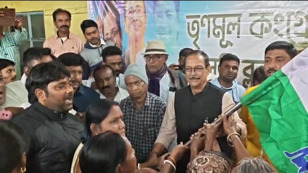 বিধানসভা নির্বাচনের আগে, বাংলায় দলত্যাগের খেলা তীব্র হয়েছে, 350 জন TMC-তে যোগ দিয়েছেন, দুদিন আগে 500 জন বিজেপিতে যোগ দিয়েছেন।