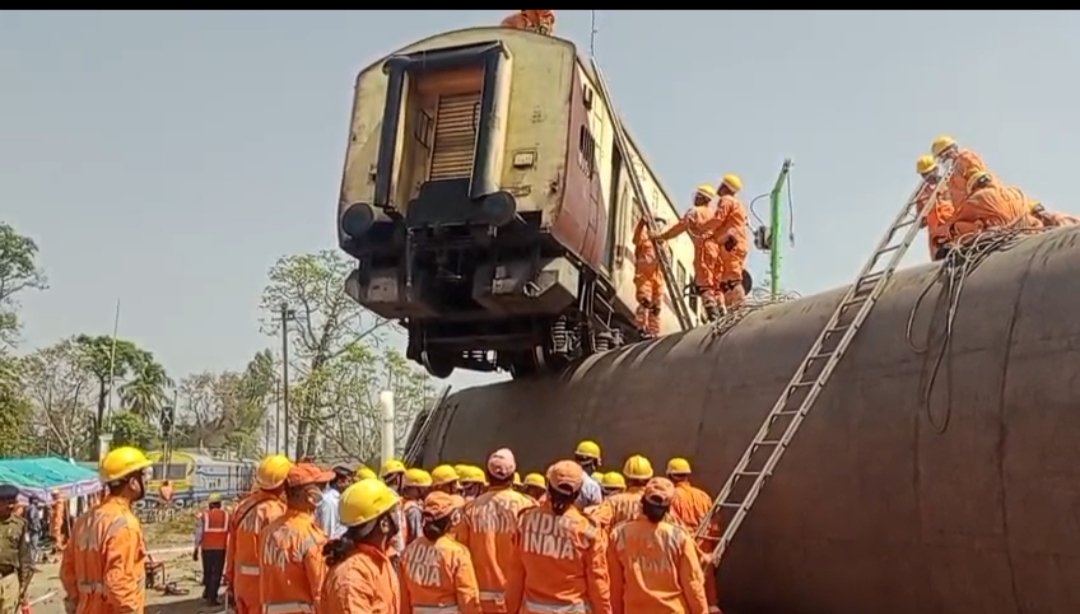আনাড়া ইয়ার্ডে ট্রেন দুর্ঘটনা মোকাবিলায় মক ড্রিল