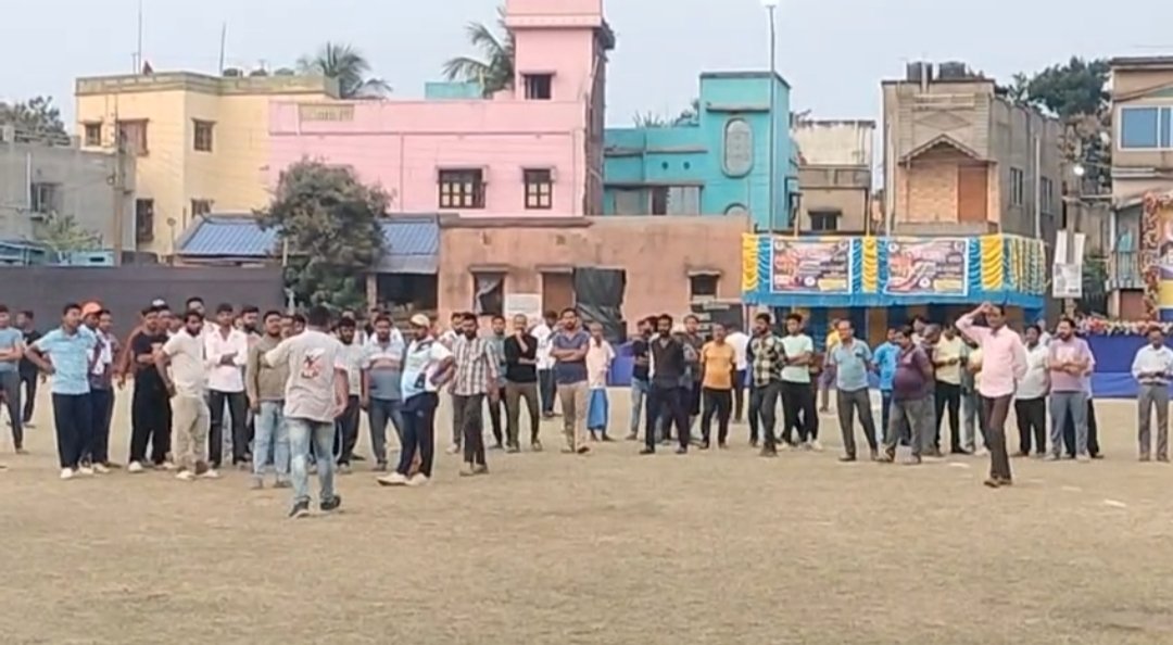 দুর্গাপুরে ক্রিকেট টুর্নামেন্ট ঘিরে উত্তেজনা, পুলিশি হস্তক্ষেপ