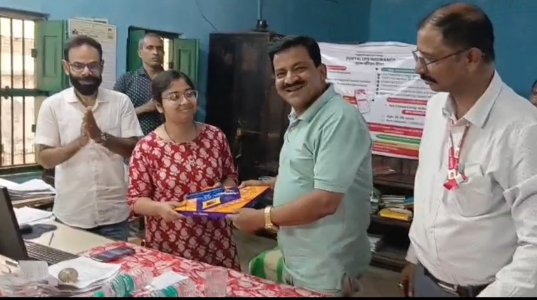 পশ্চিমবঙ্গের উখরা পোস্ট অফিসে রেকর্ড গড়েছে, একদিনে 400টি নতুন অ্যাকাউন্ট খোলা হয়েছে