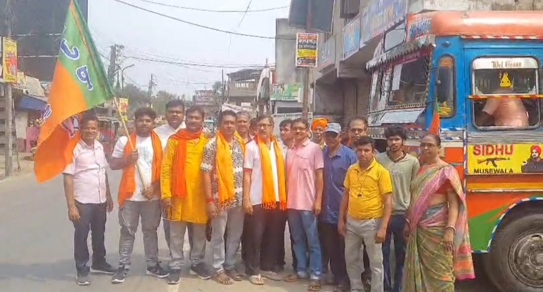 বিধানসভা ভোটের আগে ব্রিগেডে প্রধানমন্ত্রী মোদির সভা, বসিরহাট থেকে বাসে রওনা বিজেপি কর্মীরা