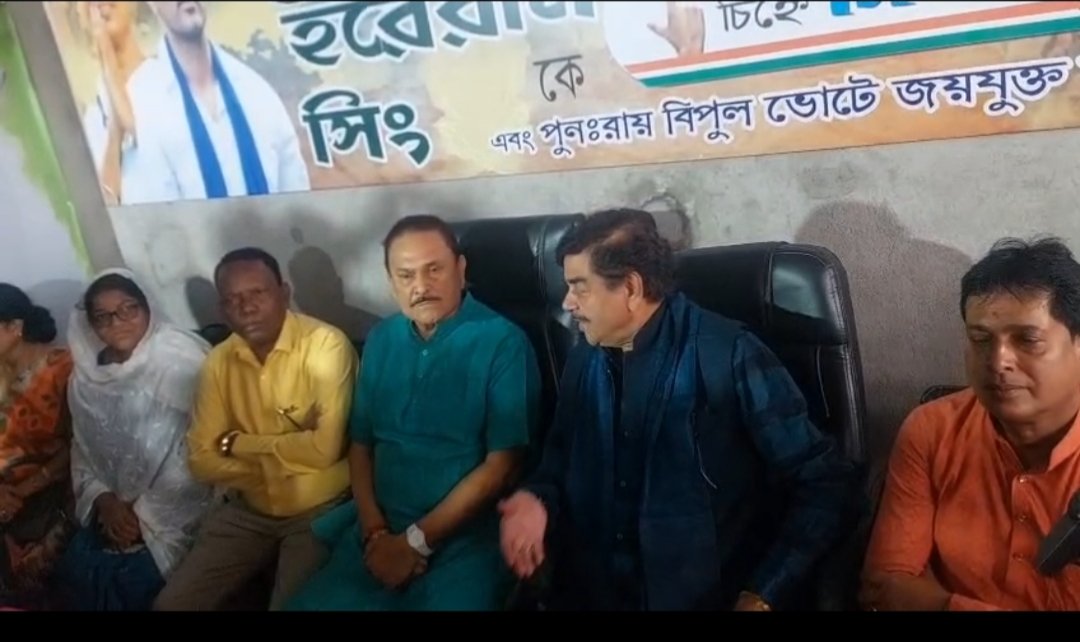 গাড়িতে নীল বাতি নিয়ে বিতর্ক, জামুরিয়ায় প্রচারে সাংসদ শত্রুঘ্ন সিনহা বিজেপি ও নির্বাচন কমিশনকে আক্রমণ