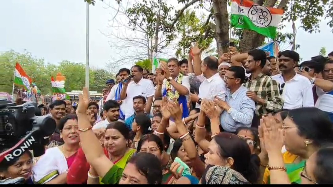 পাণ্ডবেশ্বরে তৃণমূলের শক্তি প্রদর্শন, নরেন্দ্রনাথ চক্রবর্তীর সমর্থনে বিশাল মিছিল