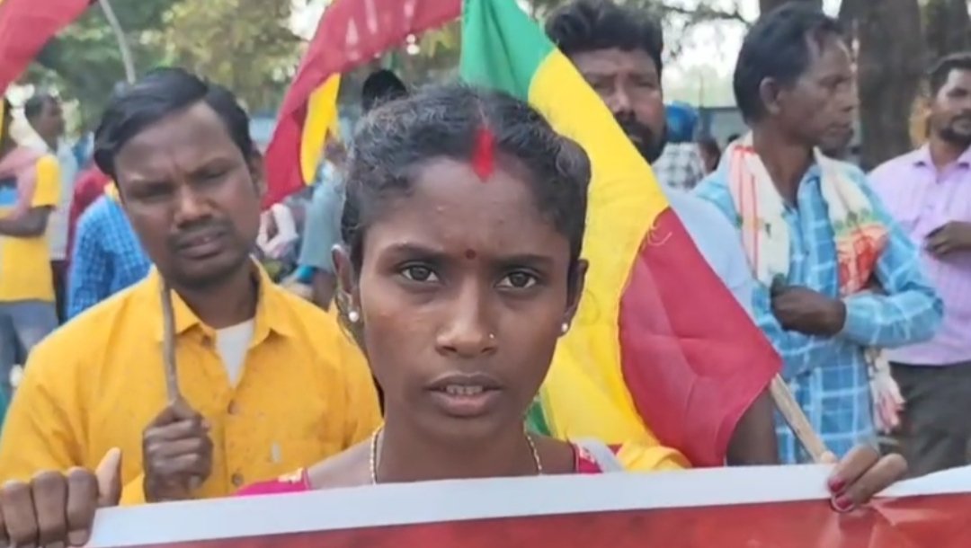 দুর্গাপুরে আদিবাসী সংগঠনের অনির্দিষ্টকালের ধর্না, ভোট বয়কটের হুঁশিয়ারি