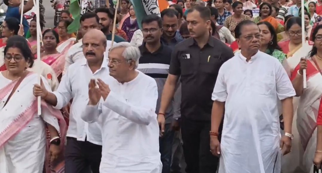 দুর্গাপুর পূর্বে পদযাত্রায় জনস্রোত, প্রচারে গতি পেলেন প্রদীপ মজুমদার