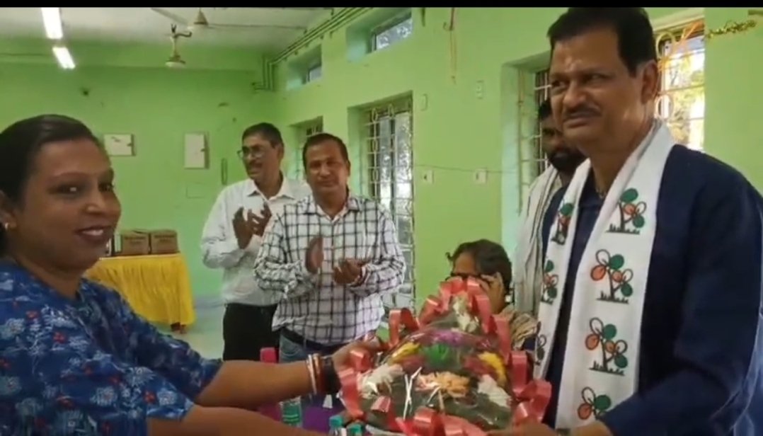 বরাকরে আইনজীবীদের সঙ্গে বৈঠকে তৃণমূল প্রার্থী অভিজিৎ ঘটক