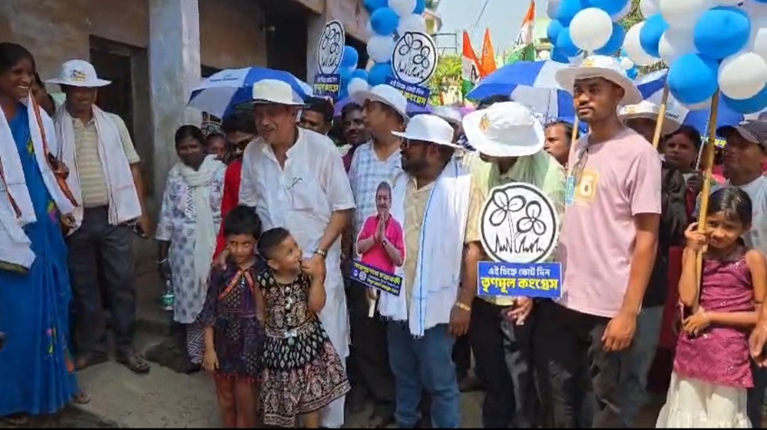 পাণ্ডবেশ্বরে জেমুয়ায় তৃণমূল প্রার্থীর ঘরোয়া জনসংযোগ