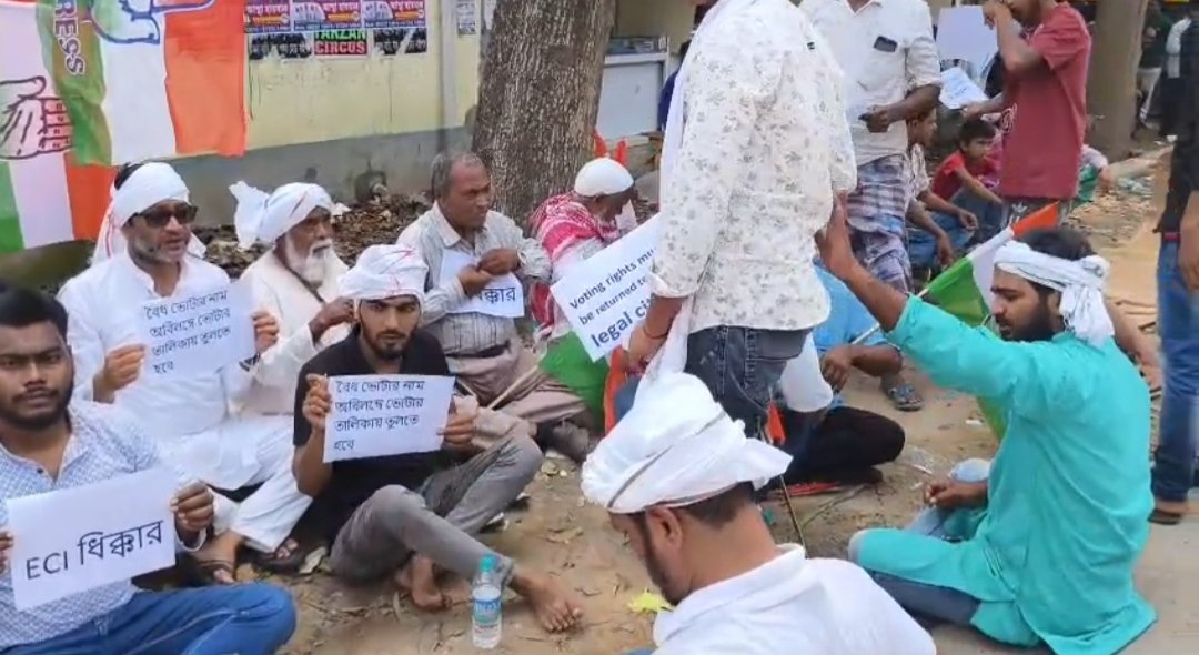 মোথাবাড়িতে ভোটার তালিকা বিতর্কে উত্তেজনা, কংগ্রেসের ধরনা কালিয়াচকে