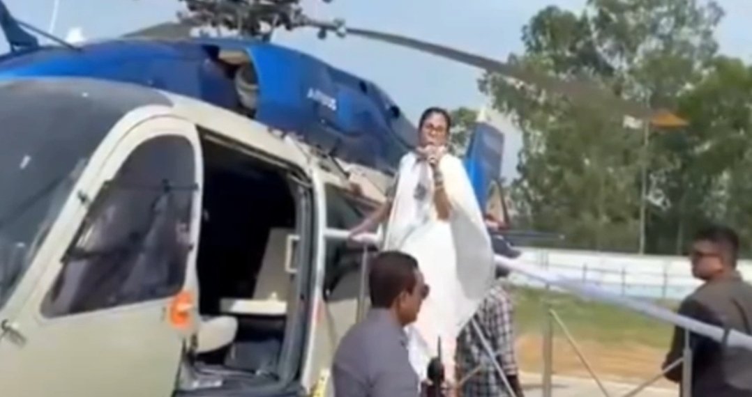 মালতিপুরে মমতার হেলিকপ্টারের সামনে রহস্যময় ড্রোন, শুরু পুলিশি তদন্ত