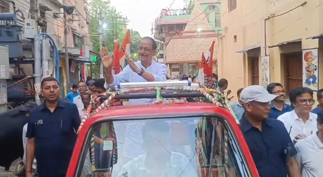 ছুটির দিনেও জমজমাট প্রচারে মলয় ঘটক