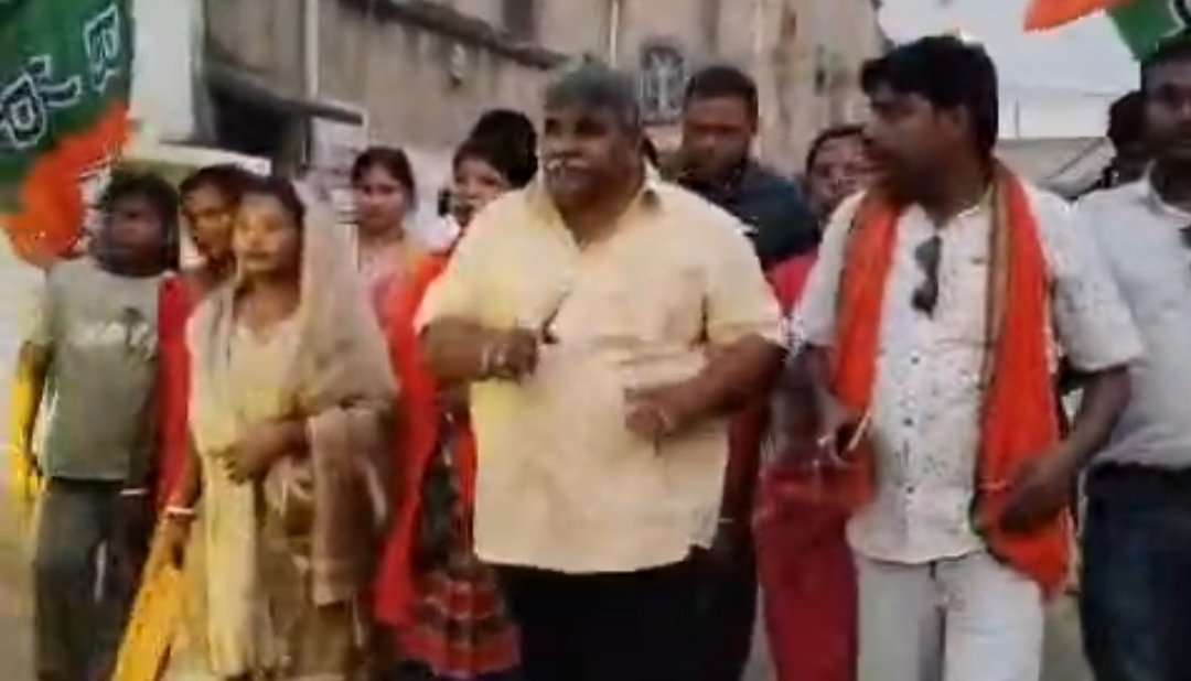 পাণ্ডবেশ্বরে প্রচারে বিজেপি প্রার্থী জিতেন্দ্র তেওয়ারি, “মানুষের হৃদয়ে নাম লিখতে চাই” বার্তা
