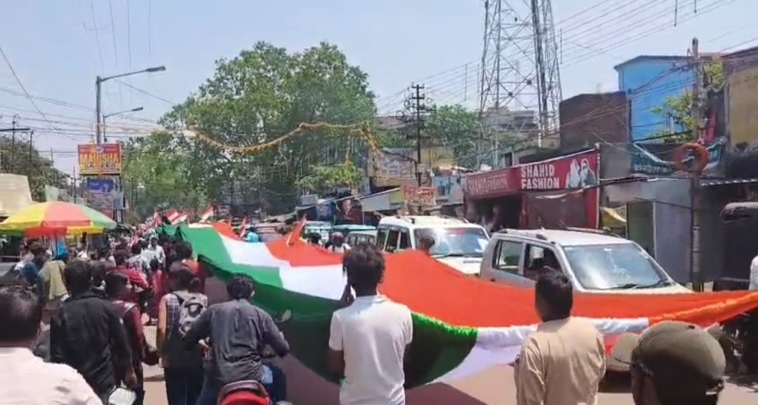 বরাকর থেকে কুলটি পর্যন্ত বিশাল ত্রিরঙ্গা যাত্রা, নজর কাড়ল ৩০০ ফুটের জাতীয় পতাকা