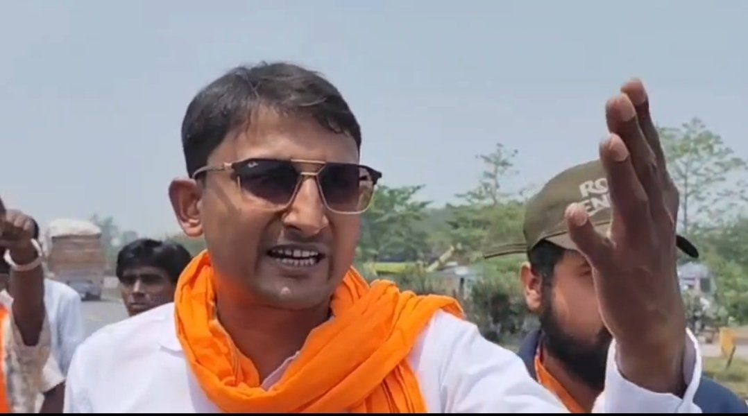 দুর্গাপুরে ট্রাফিক ইস্যু ঘিরে উত্তেজনা, পুলিশকে ঘিরে বিক্ষোভ বিজেপি কর্মীদের