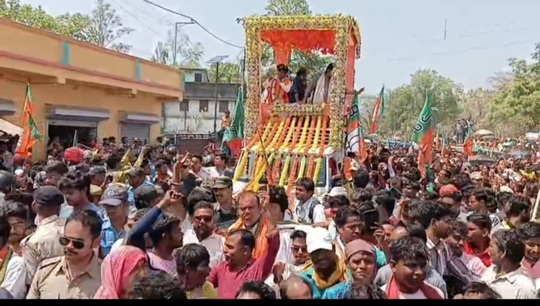 ডোবরানায় তৃণমূলের প্রচারে ক্ষুদেদের অভিনব সাজ, নজর কাড়ল মিছিল