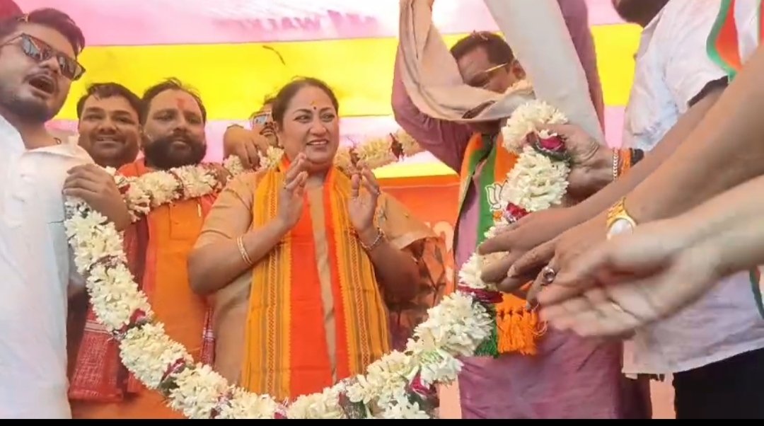 রানীগঞ্জে বিজেপির সভায় দিল্লির মুখ্যমন্ত্রী, চেয়ার ফাঁকা নিয়ে চর্চা