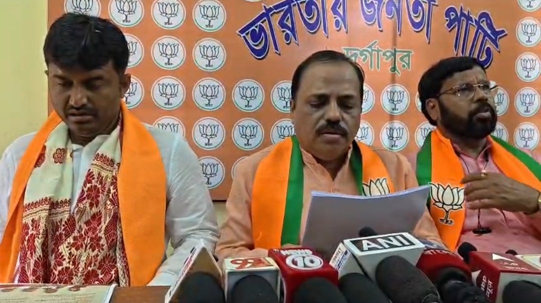 দুর্গাপুরে বিজেপির শ্বেতপত্র প্রকাশ, একাধিক প্রতিশ্রুতি ঘোষণা