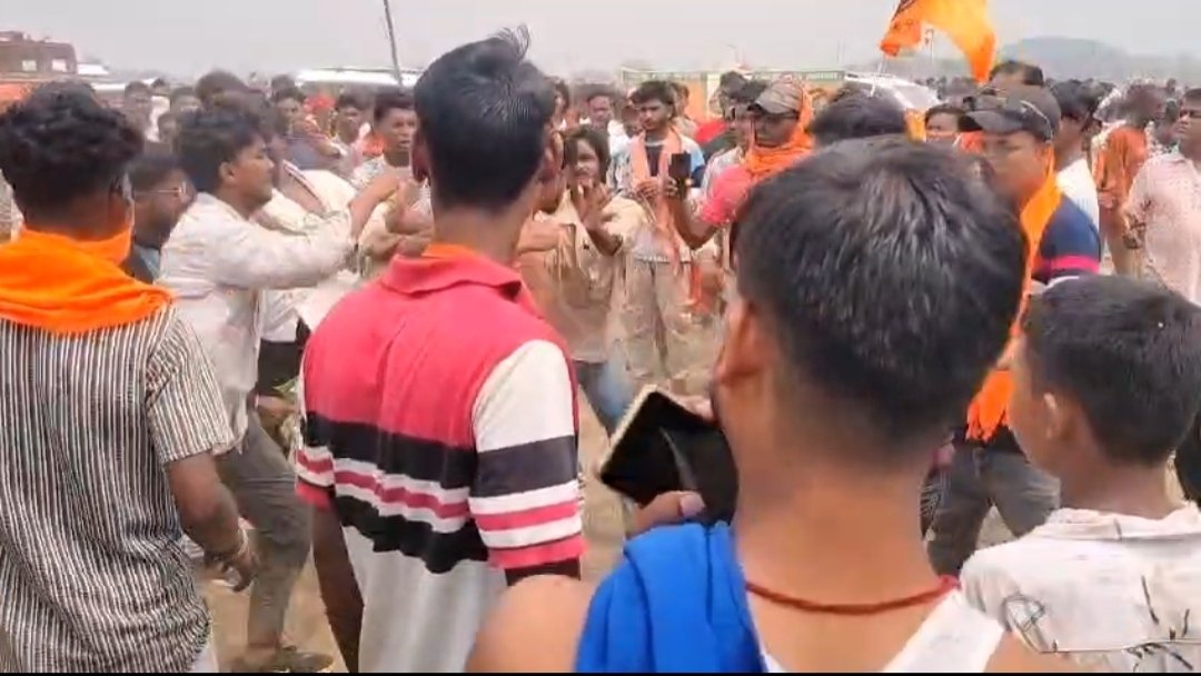 যোগীর সভায় পকেটমার সন্দেহে যুবককে মারধর, উদ্ধার করল পুলিশ