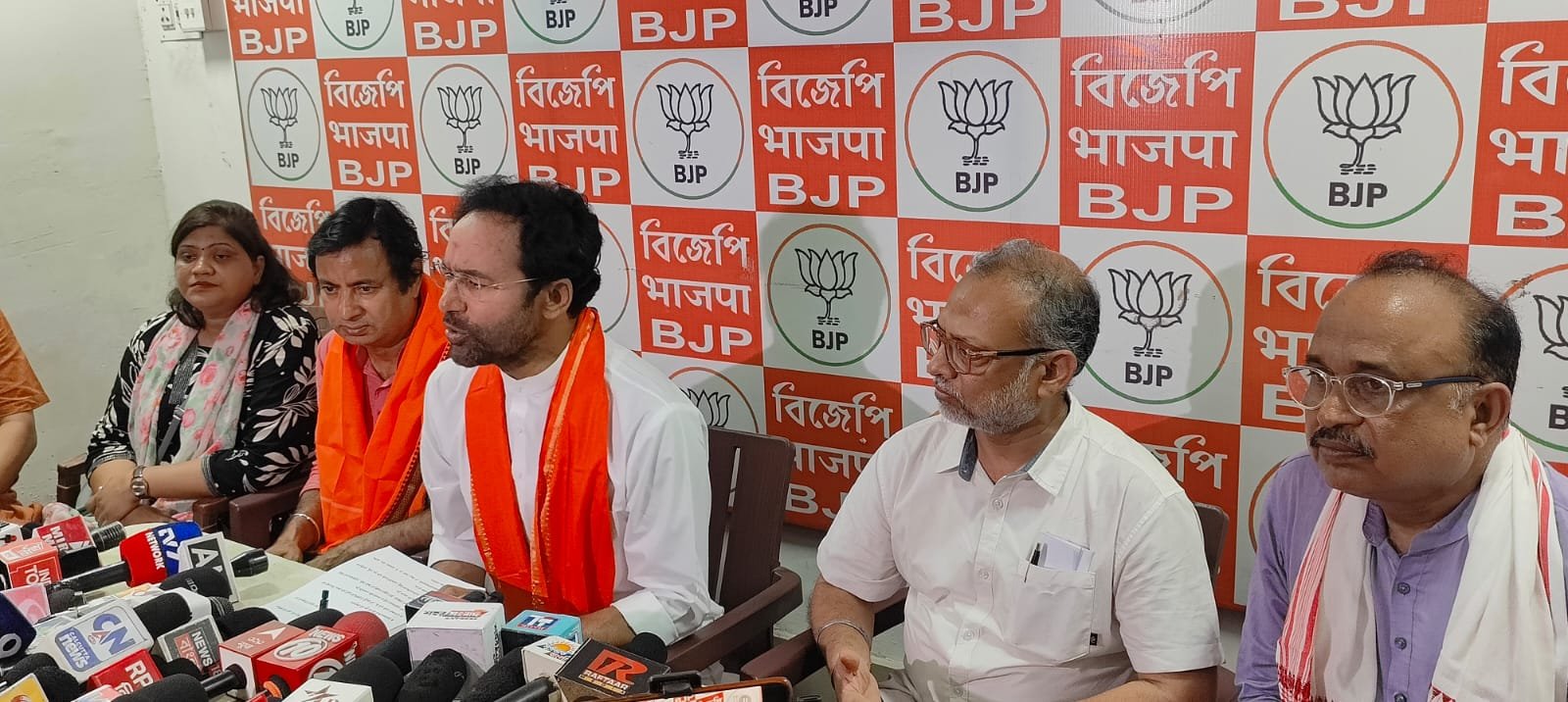 পশ্চিমবঙ্গে উন্নয়ন ও আইন-শৃঙ্খলা নিয়ে বিজেপির তোপ, ‘ডাবল ইঞ্জিন সরকার’-এর দাবি