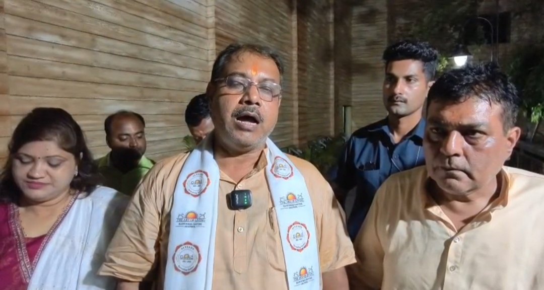 রবীন্দ্র ভবনে শ্রী শ্রী রবিশংকরের অনুষ্ঠানে উপস্থিত বিধায়ক কৃষ্ণেন্দু মুখার্জি