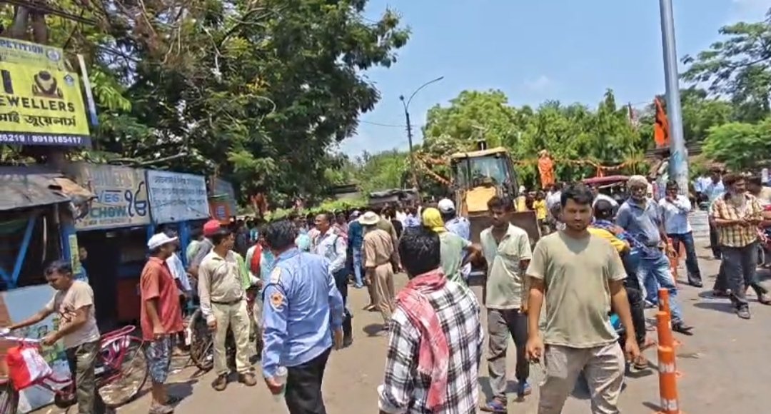 বার্নপুরে হকার উচ্ছেদ অভিযান ঘিরে উত্তেজনা, আপাতত পিছু হটল আইএসপি ম্যানেজমেন্ট