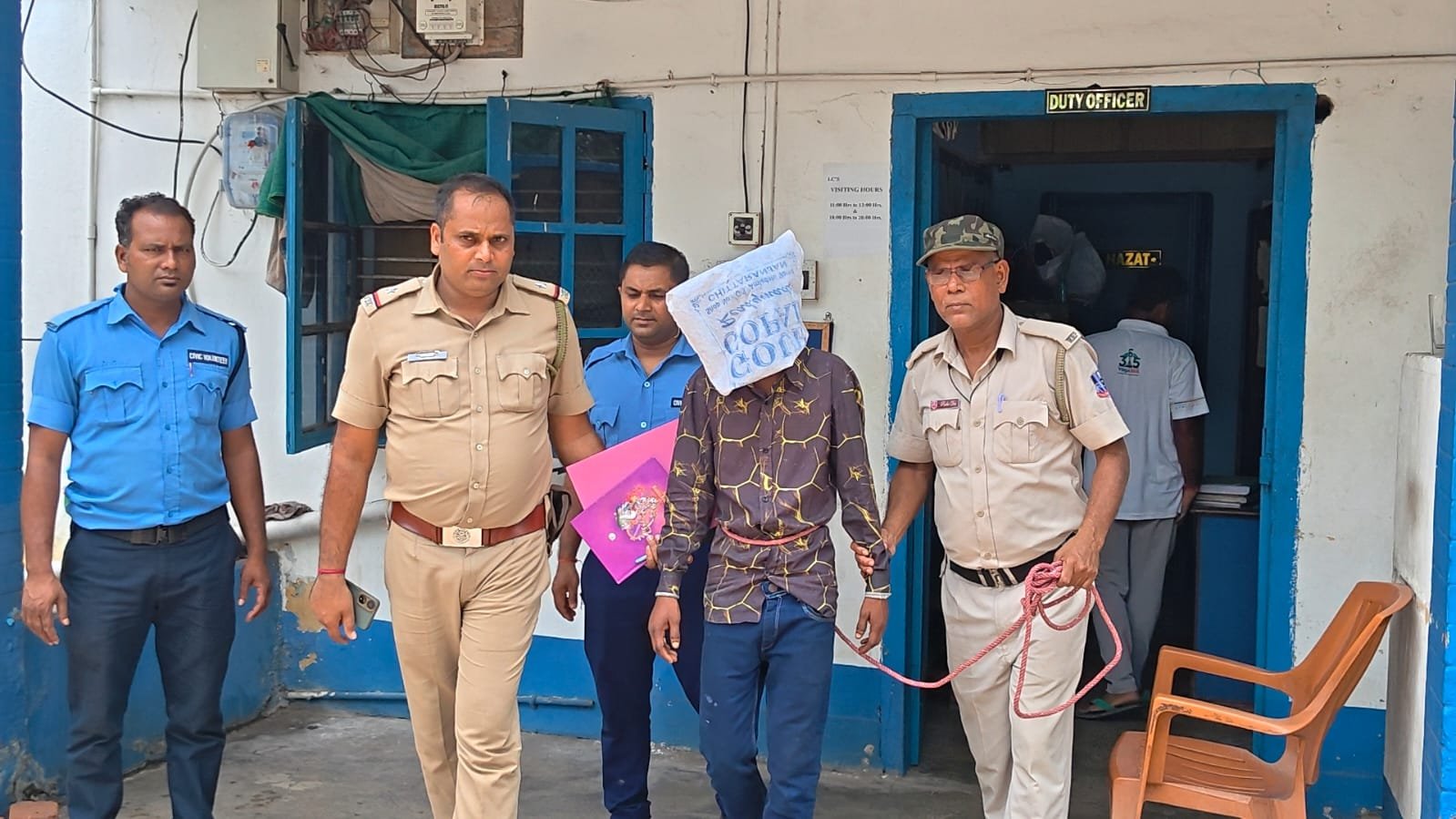 चोरी के कुछ घंटों के भीतर ही पुलिस के जाल में फंस गया कुख्यात चोर, बड़ी सफलता मिली रूपनारायणपुर फांड़ी की पुलिस को