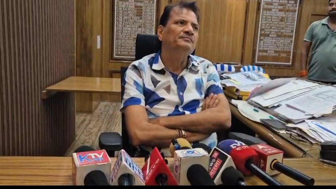 ঋতব্রতের সঙ্গে ছবি ভাইরাল, জল্পনায় ইতি টানলেন মেয়র বিধান উপাধ্যায়