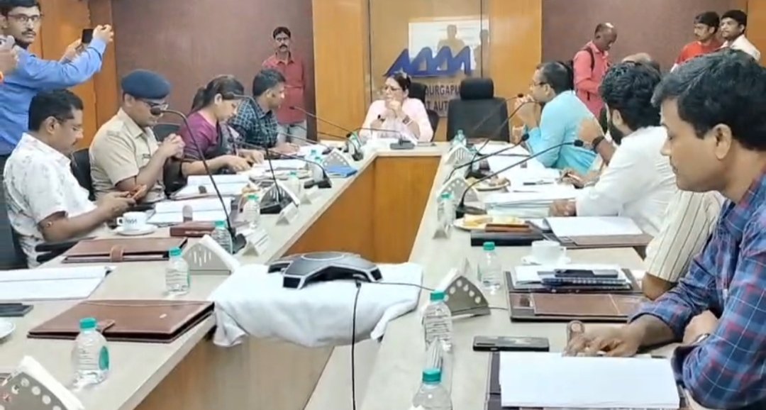 আসানসোল-দুর্গাপুরের উন্নয়নে জরুরি বৈঠক, স্মার্ট বাসস্ট্যান্ড থেকে বিমানবন্দর আধুনিকীকরণে জোর