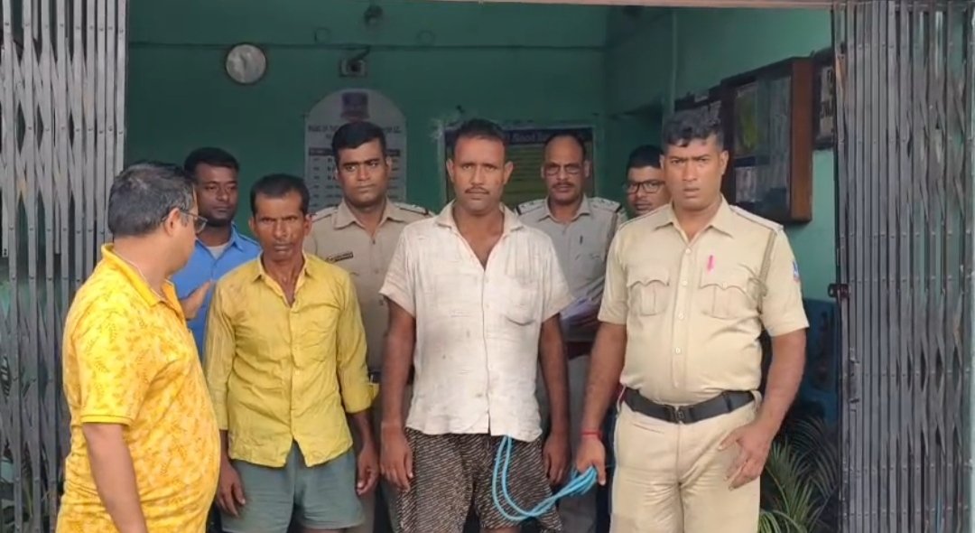 বিহার থেকে গরু পাচারের অভিযোগে ট্রাক আটক, ২১টি গরু উদ্ধার; গ্রেপ্তার ২, পুলিশকে মিষ্টি খাইয়ে ধন্যবাদ বিজেপি যুবনেতার