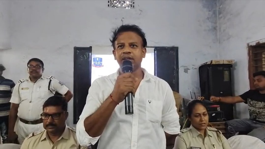 স্কুল ছাত্রীদের নিয়ে সাইবার নিরাপত্তা ও নারী সুরক্ষা সচেতনতা কর্মসূচি রানীগঞ্জ থানার