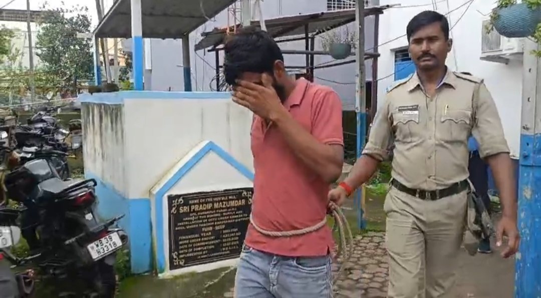 পানাগড় বাজারে স্বর্ণ ব্যবসায়ীর ব্যাগ ছিনতাই, গ্রেফতার ১