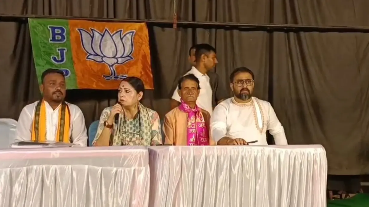 দলের নাম ভাঙিয়ে বেআইনি কাজ নয়, কড়া দাওয়াই মন্ত্রী অগ্নিমিত্রা পালের