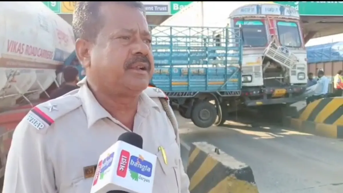 দুর্গাপুরে ১৯ নম্বর জাতীয় সড়কে ভয়ঙ্কর দুর্ঘটনা, অল্পের জন্য রক্ষা বড়সড় গ্যাস বিস্ফোরণ থেকে