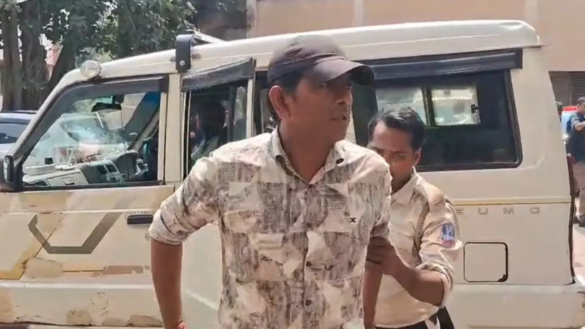 এলাকাজুড়ে ত্রাসের রাজত্ব ও অবৈধ কয়লা কারবার, অবশেষে পুলিশের জালে সালানপুরের শ্রীকান্ত পাতর