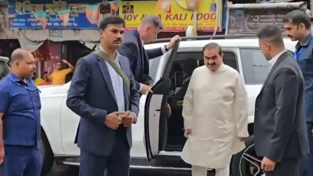 কলকাতা সফরে গৌতম আদানি, কালীঘাটে পুজো দিলেও বিনিয়োগ নিয়ে বজায় রাখলেন নীরবতা