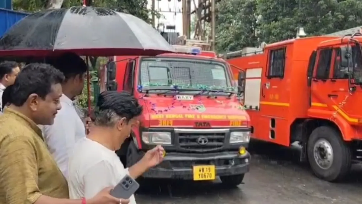 সংকীর্ণ গলিতেও সহজে ঢুকবে দমকল, দুর্গাপুরে জুড়ল আধুনিক ফায়ার টেন্ডার