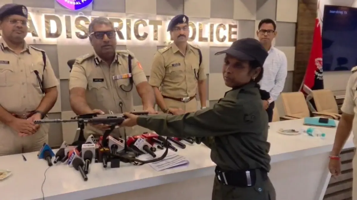 মাওবাদী নেত্রী জবার আত্মসমর্পণ, দুর্গাপুজোর আগে মেয়েকে ঘরে ফেরার অপেক্ষায় মা*