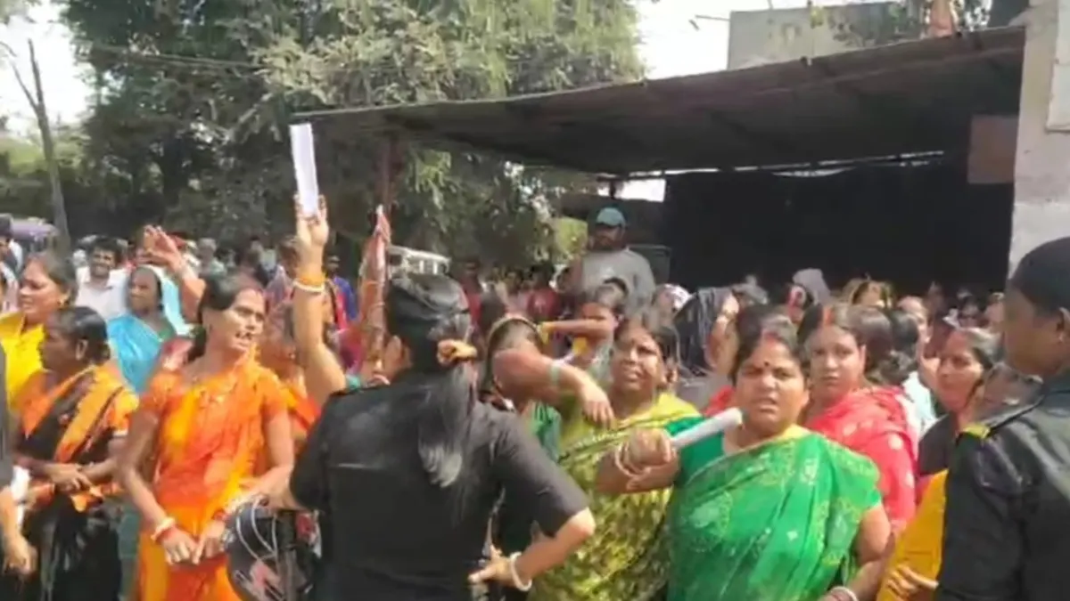 ধেমোমেনে ইসিএলের জমিতে মেগা উচ্ছেদ অভিযান, প্রশাসনিক তোপের মুখে প্রভাবশালী প্রাক্তন কাউন্সিলরের পরিবার