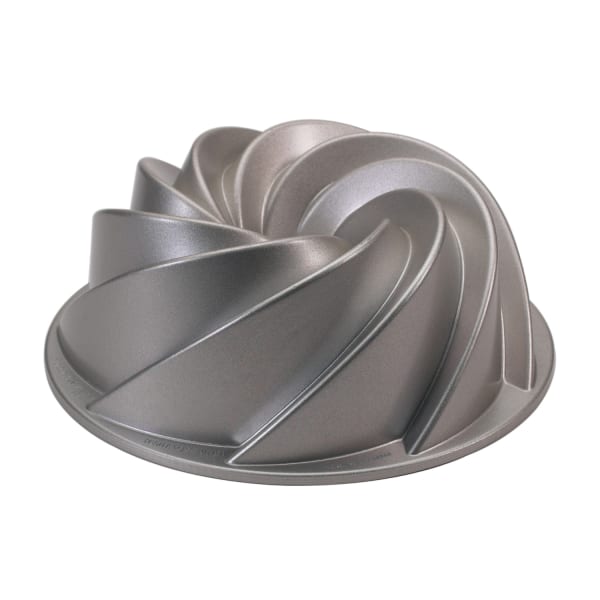 Nordic Ware Non-Stick Round Heritage Bundt Cake Pan & Reviews